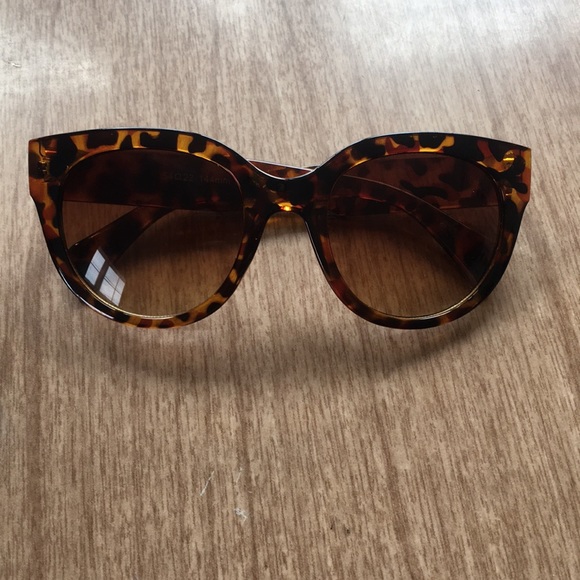 Accessories - Cat Eye Sunglasses